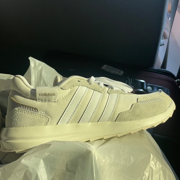 yellow adidas retrorun